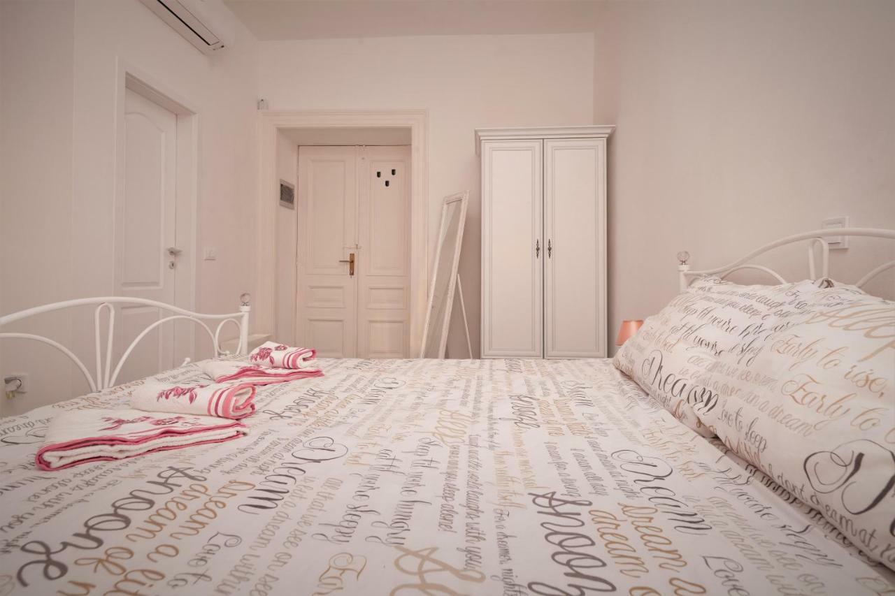 Main Square Apartments With Sea View Pula Ngoại thất bức ảnh